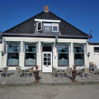 cafe met grote zaal en bovenwoning VERKOCHT