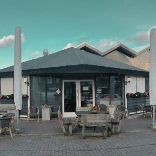 Ter Overname Eetcafe Moos in Zegveld in de provincie Utrecht. Vrijstaand paviljoen met terras.