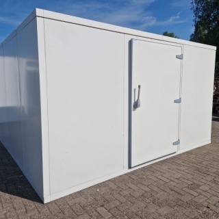Vriescel 406 x 406 x 226 cm stekker klaar