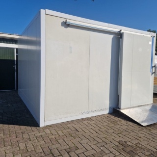 Vriescel 410 x 410 x 260 cm met schuifdeur