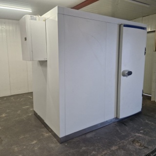 Koelcel 230 x 140 x 210 cm stekker klaar