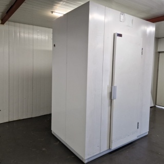 Vriescel 184 x 124 x 254 cm