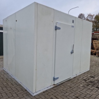 Vriescel 346 x 286 x 256 cm