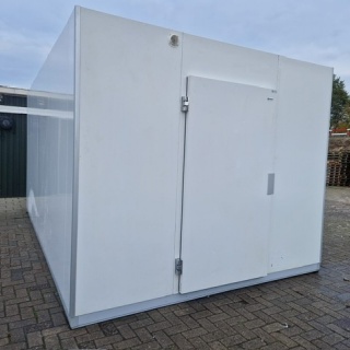 Vriescel 303 x 482 x 258 cm